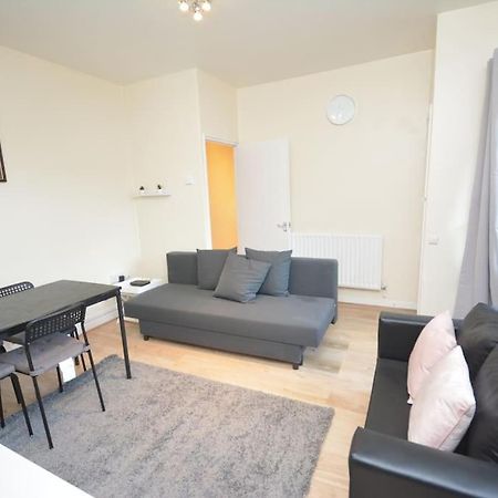 Lovely 4 Bedroom Apartment Close To The City Walking Distance From The Rivere View London Exterior photo