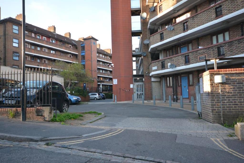 Lovely 4 Bedroom Apartment Close To The City Walking Distance From The Rivere View London Exterior photo