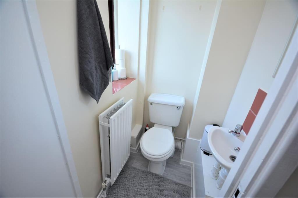 Lovely 4 Bedroom Apartment Close To The City Walking Distance From The Rivere View London Exterior photo