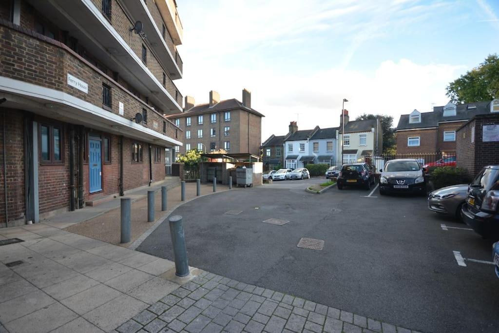Lovely 4 Bedroom Apartment Close To The City Walking Distance From The Rivere View London Exterior photo