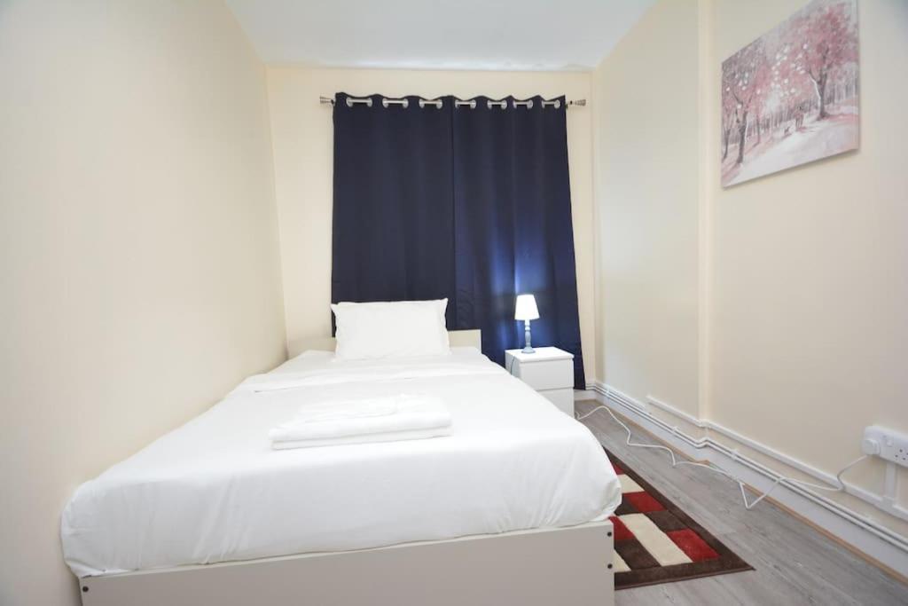 Lovely 4 Bedroom Apartment Close To The City Walking Distance From The Rivere View London Exterior photo