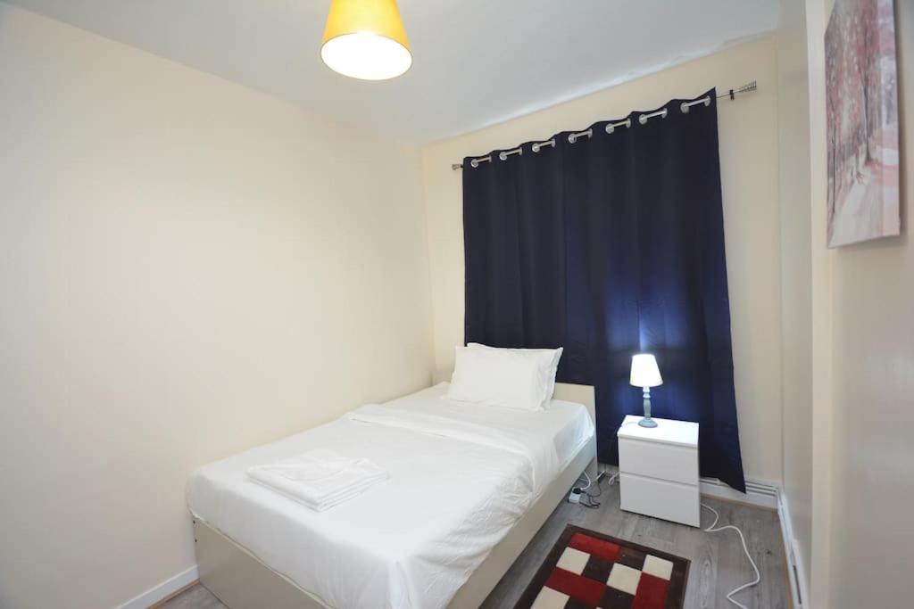 Lovely 4 Bedroom Apartment Close To The City Walking Distance From The Rivere View London Exterior photo