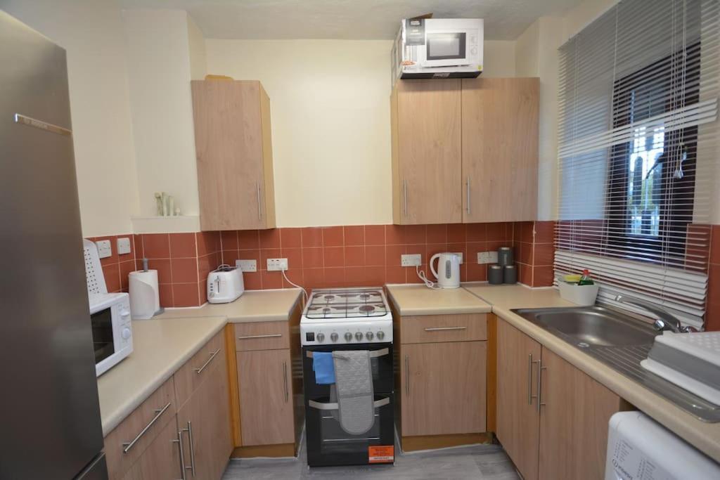 Lovely 4 Bedroom Apartment Close To The City Walking Distance From The Rivere View London Exterior photo